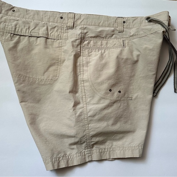Columbia Women's Omni-Shade Khaki Shorts - XL - Picture 10 of 16